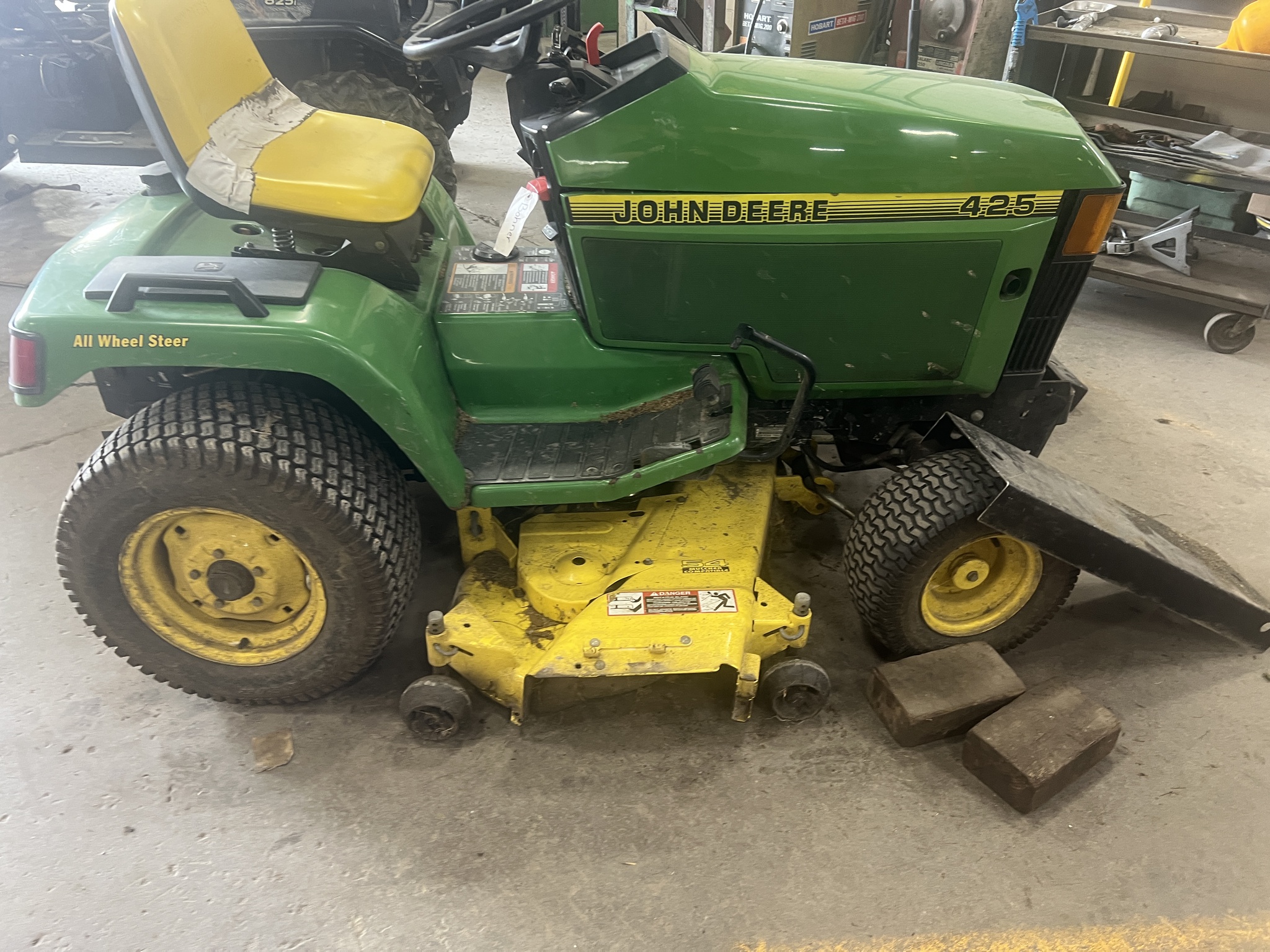 1998 John Deere 425 Image 2