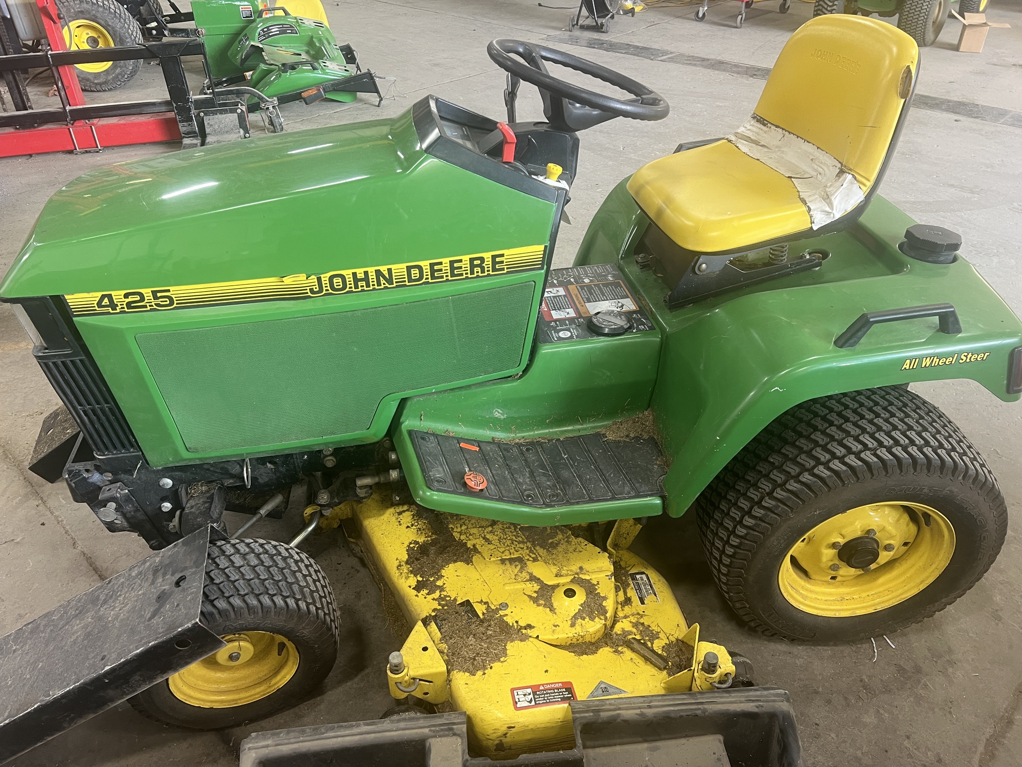 1998 John Deere 425 Image 6
