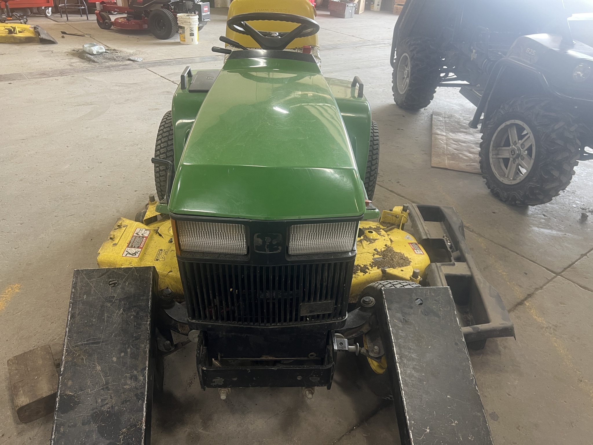 1998 John Deere 425 Image 8