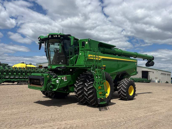 2025 John Deere S7 900