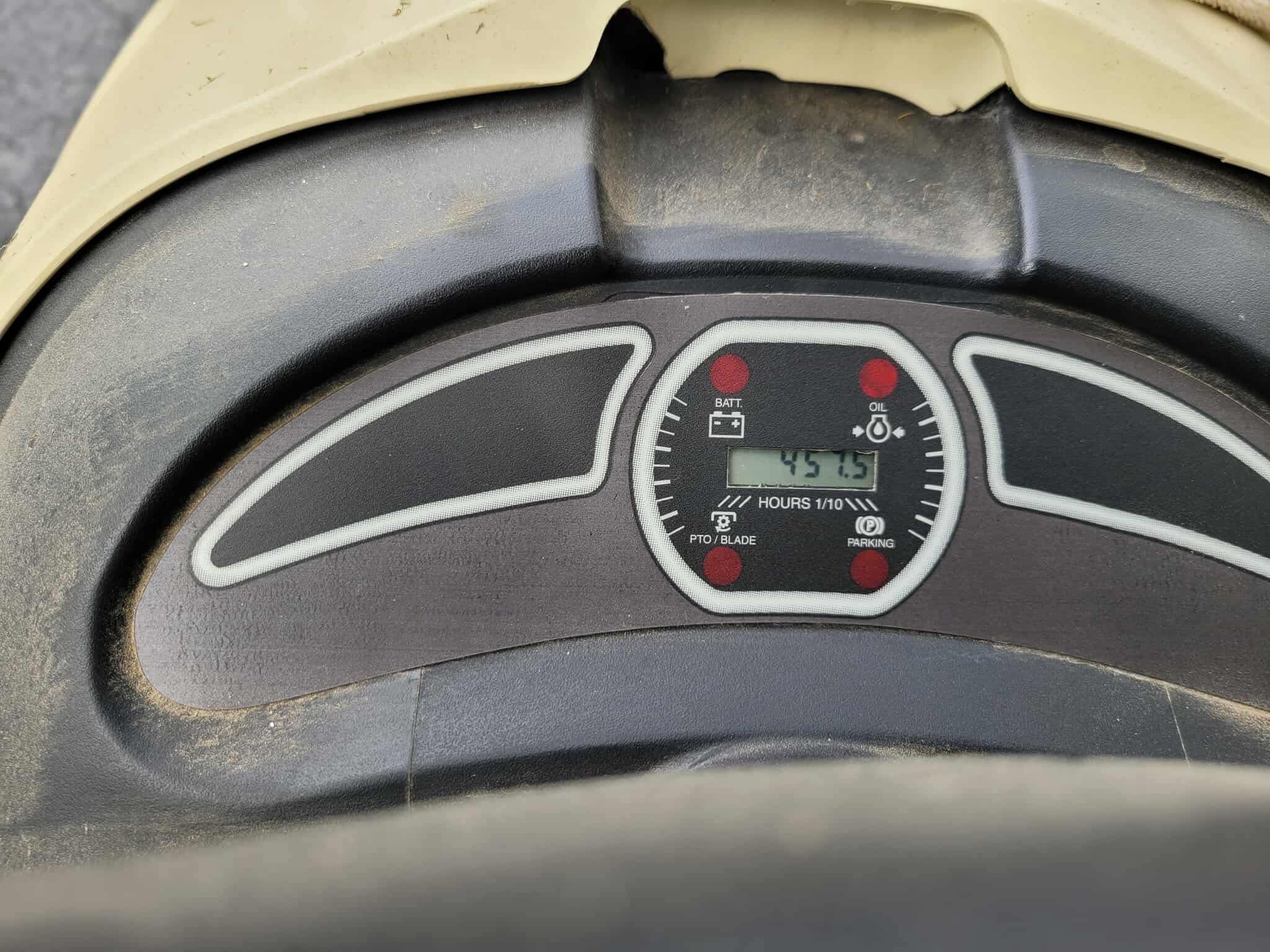 Cub Cadet LT1042 Image 3