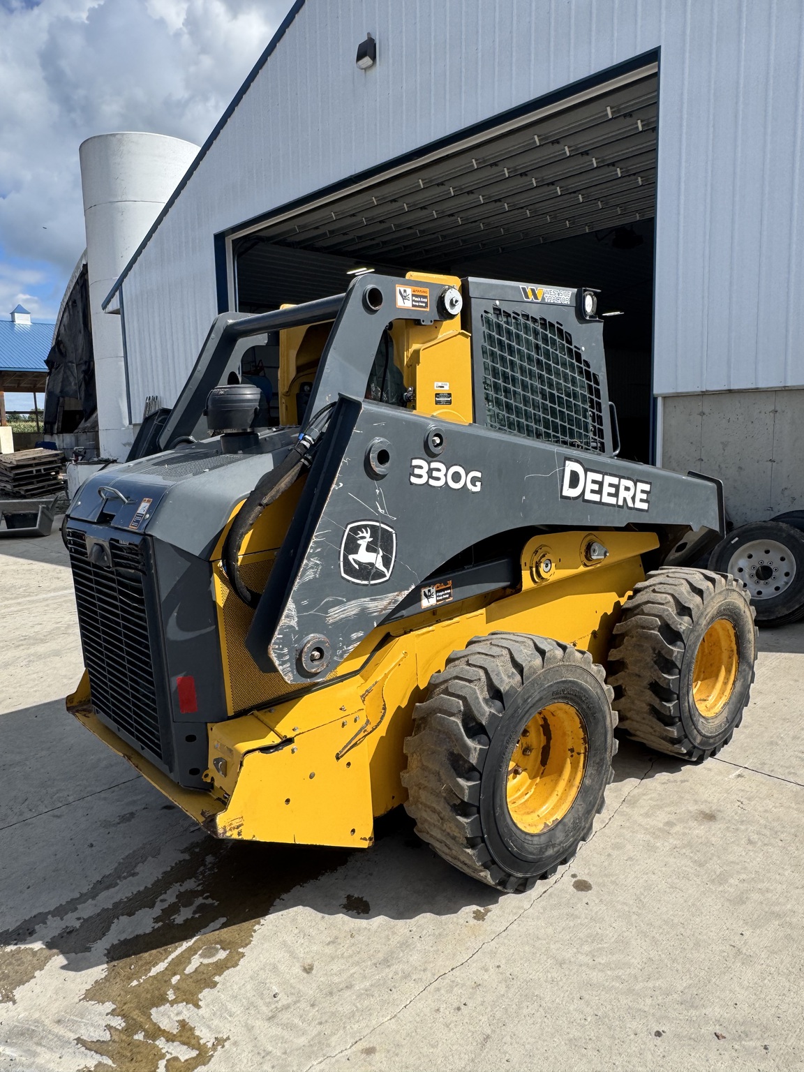 2018 John Deere 330G Image 3