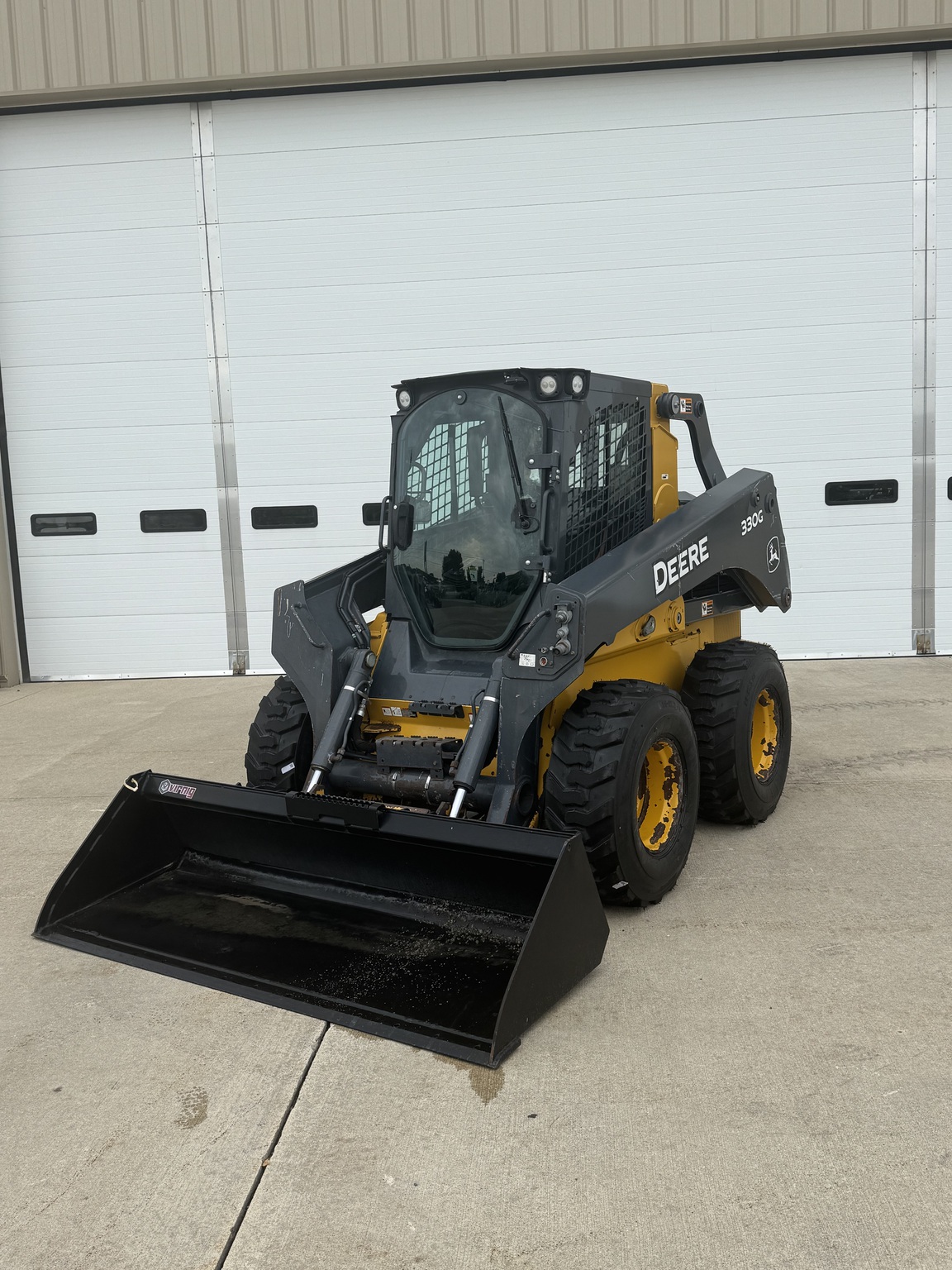 2018 John Deere 330G Image 1