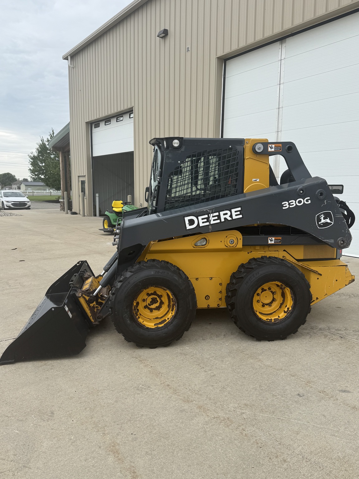 2018 John Deere 330G Image 2