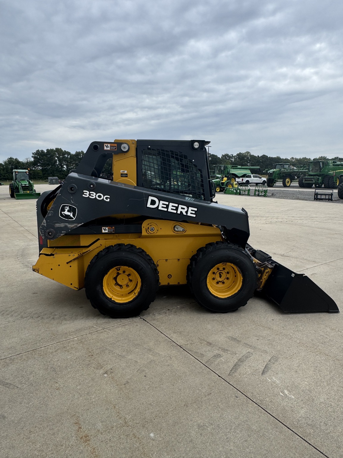 2018 John Deere 330G Image 6