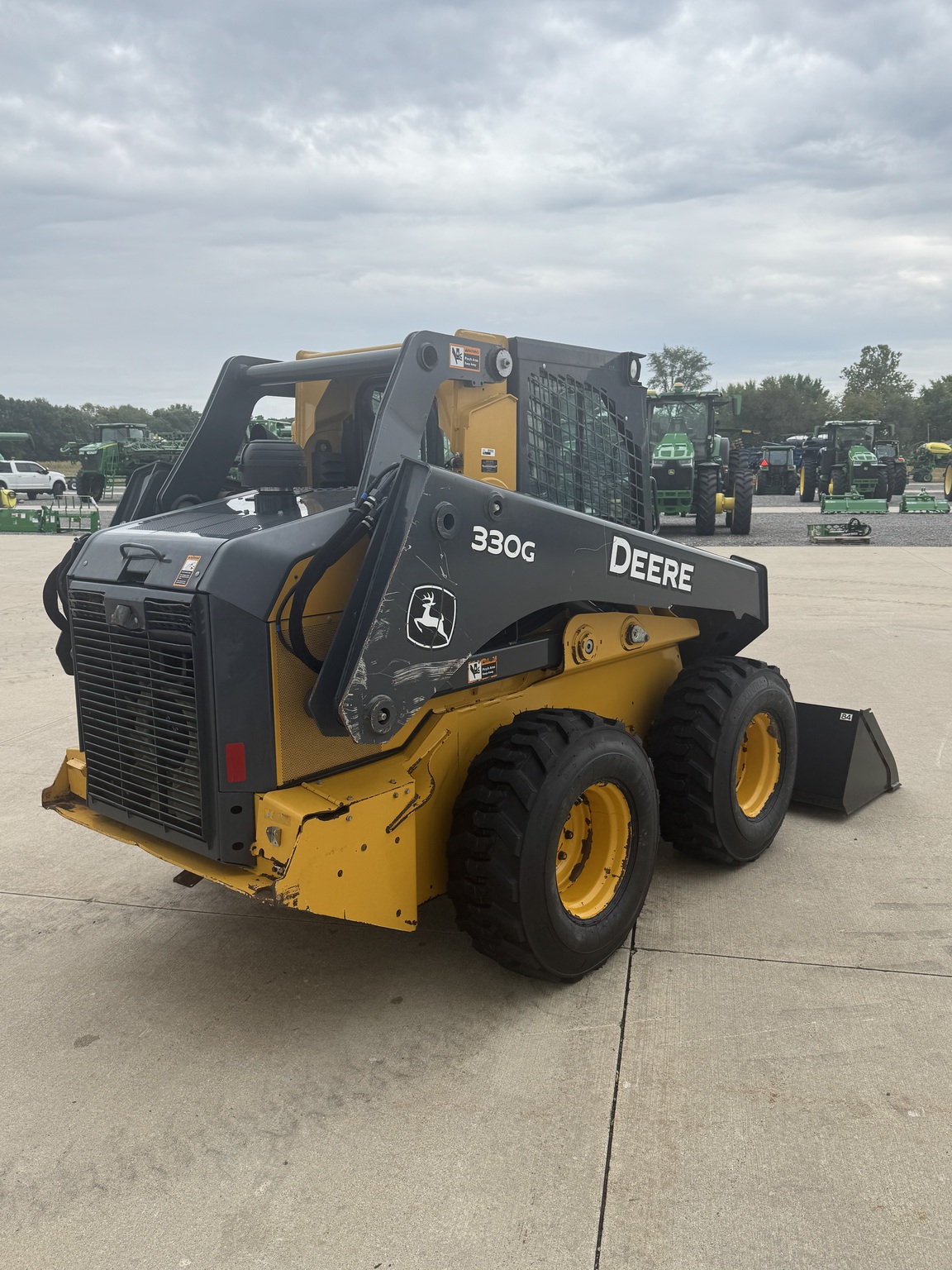 2018 John Deere 330G Image 5
