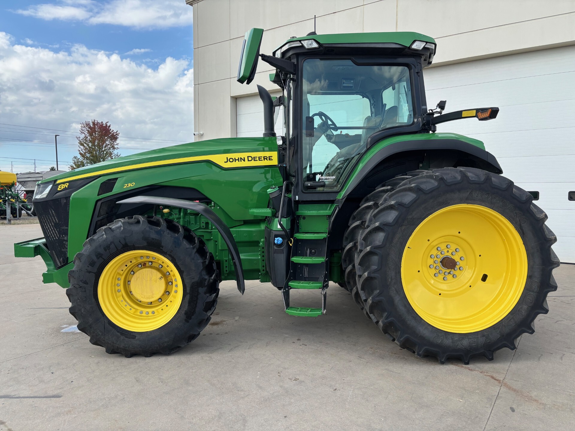 2021 John Deere 8R 230 Image 4