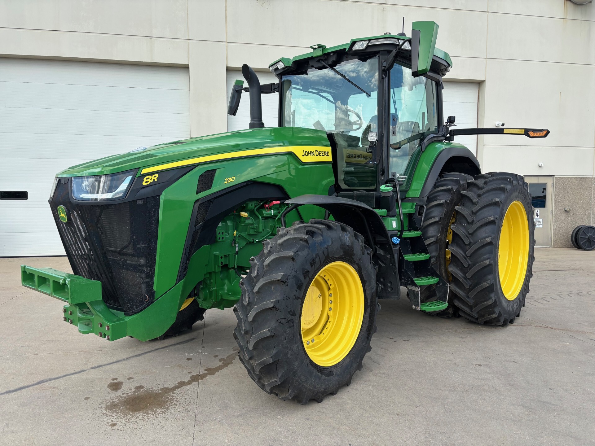 2021 John Deere 8R 230 Image 3