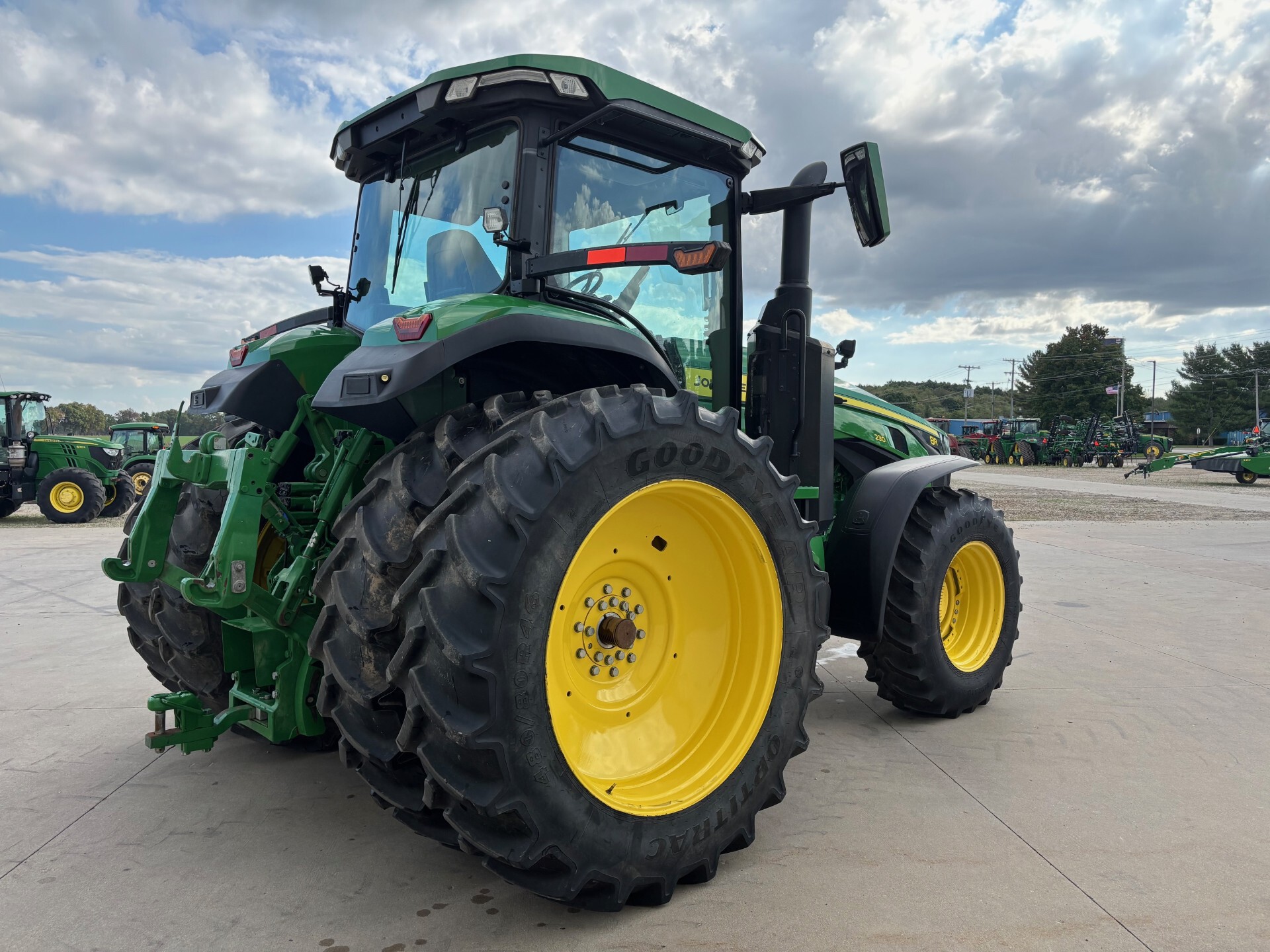 2021 John Deere 8R 230 Image 8