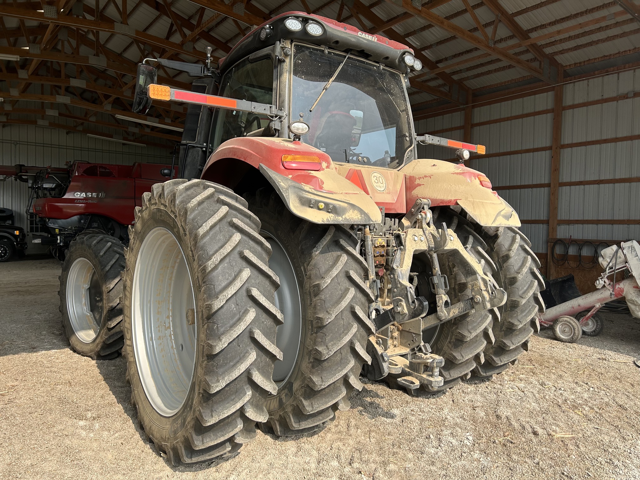 2025 Case IH Magnum 325 Image 2