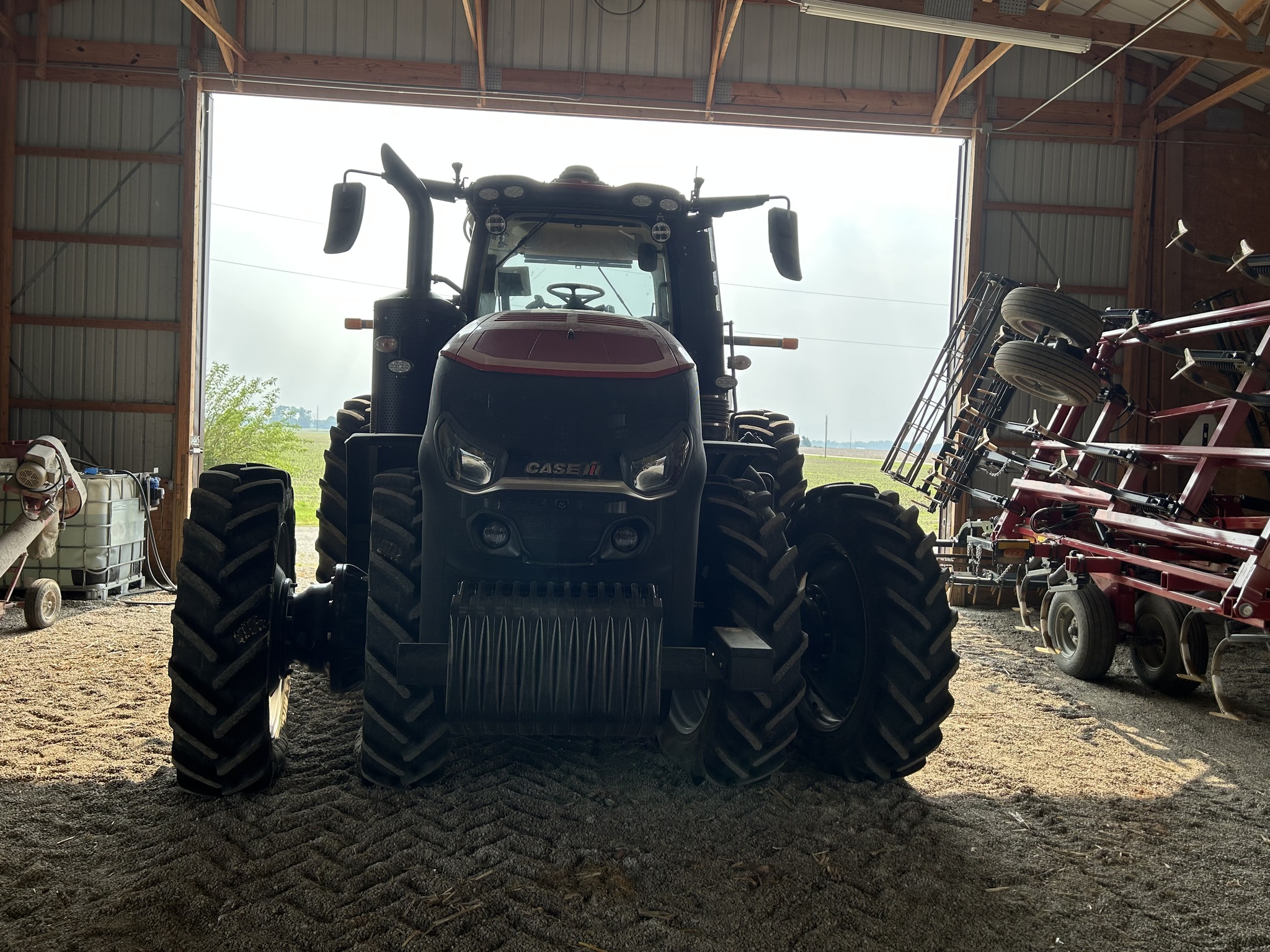 2025 Case IH Magnum 325 Image 4