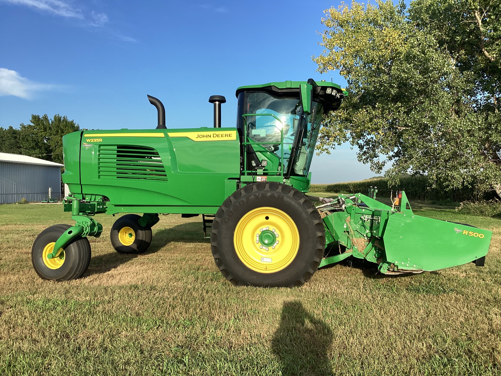 2024 John Deere W235R Image 4