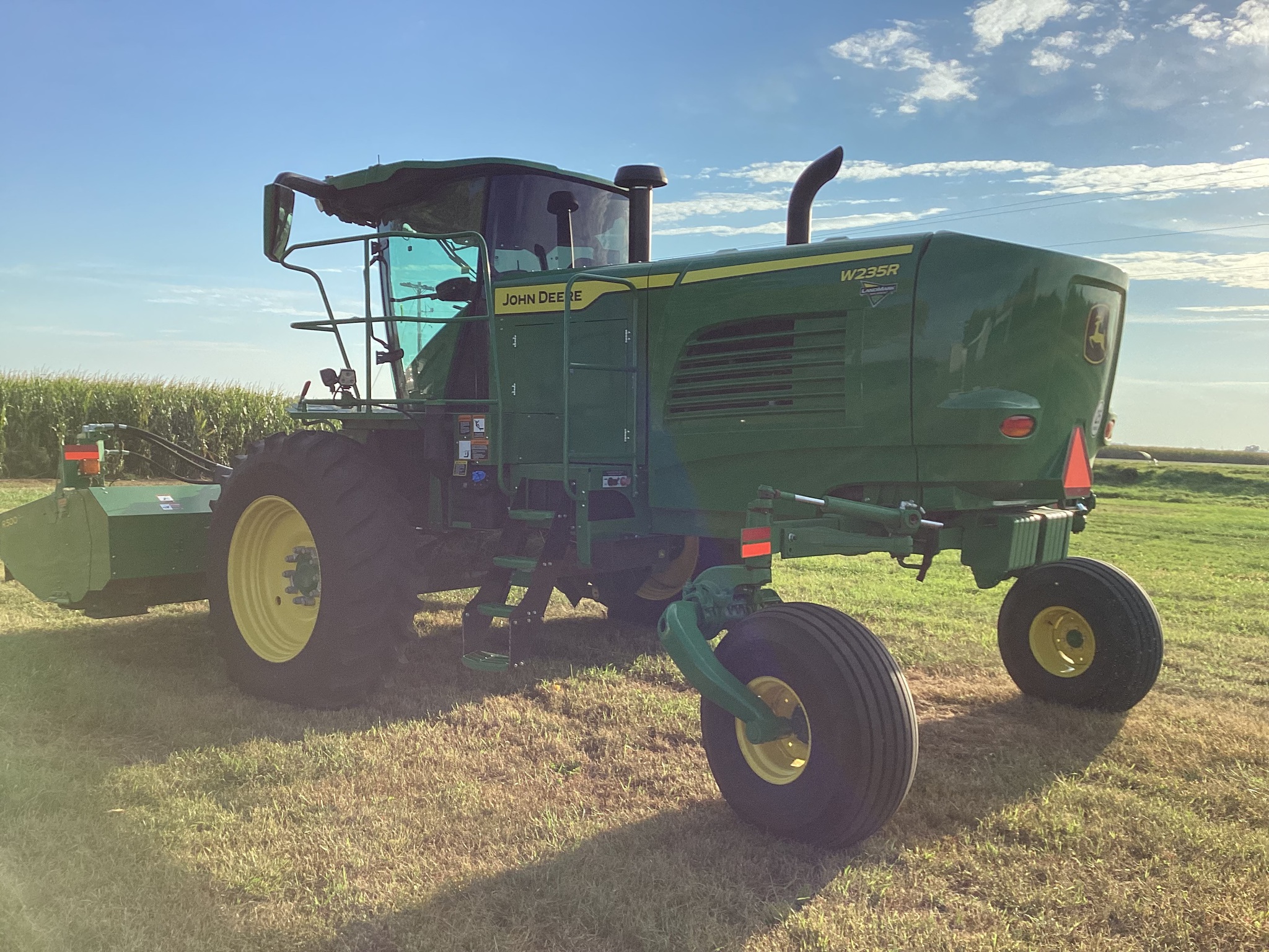 2024 John Deere W235R Image 8