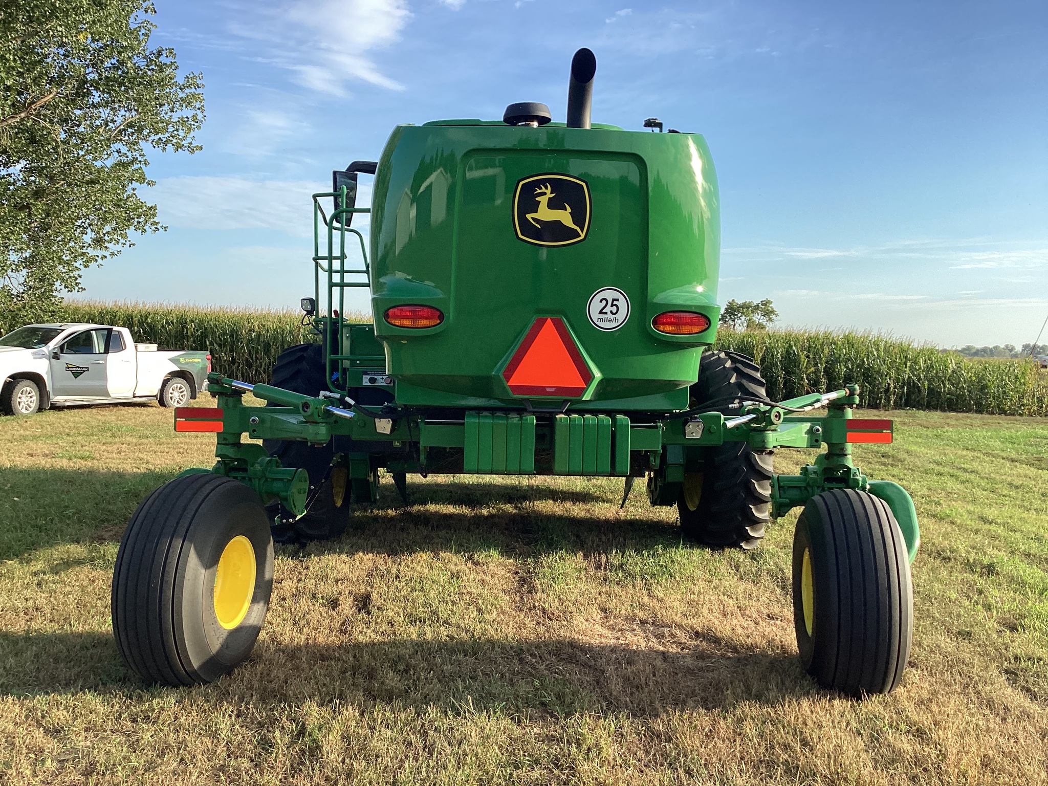 2024 John Deere W235R Image 9