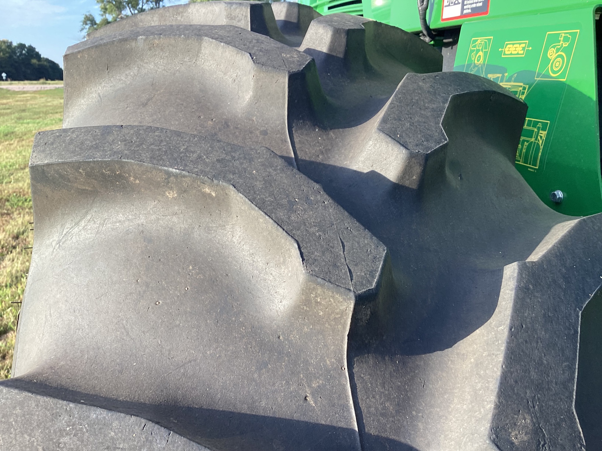 2024 John Deere W235R Image 27