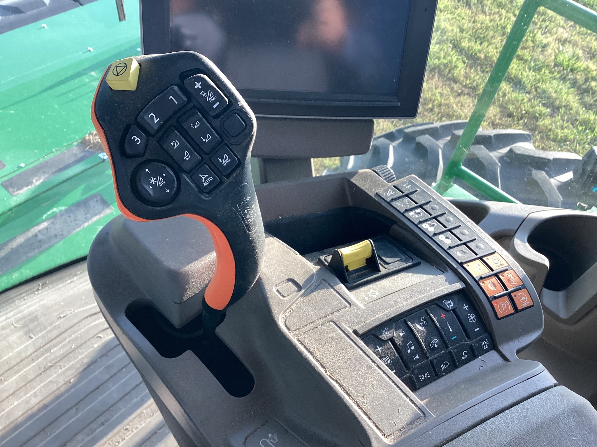 2024 John Deere W235R Image 11