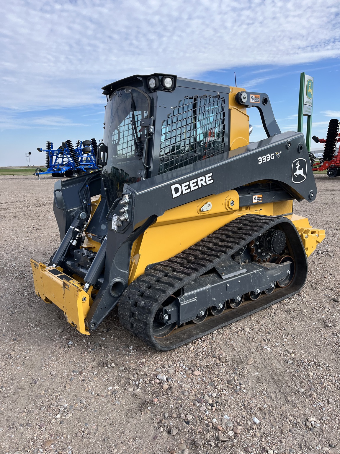 2023 John Deere 333G Image 3