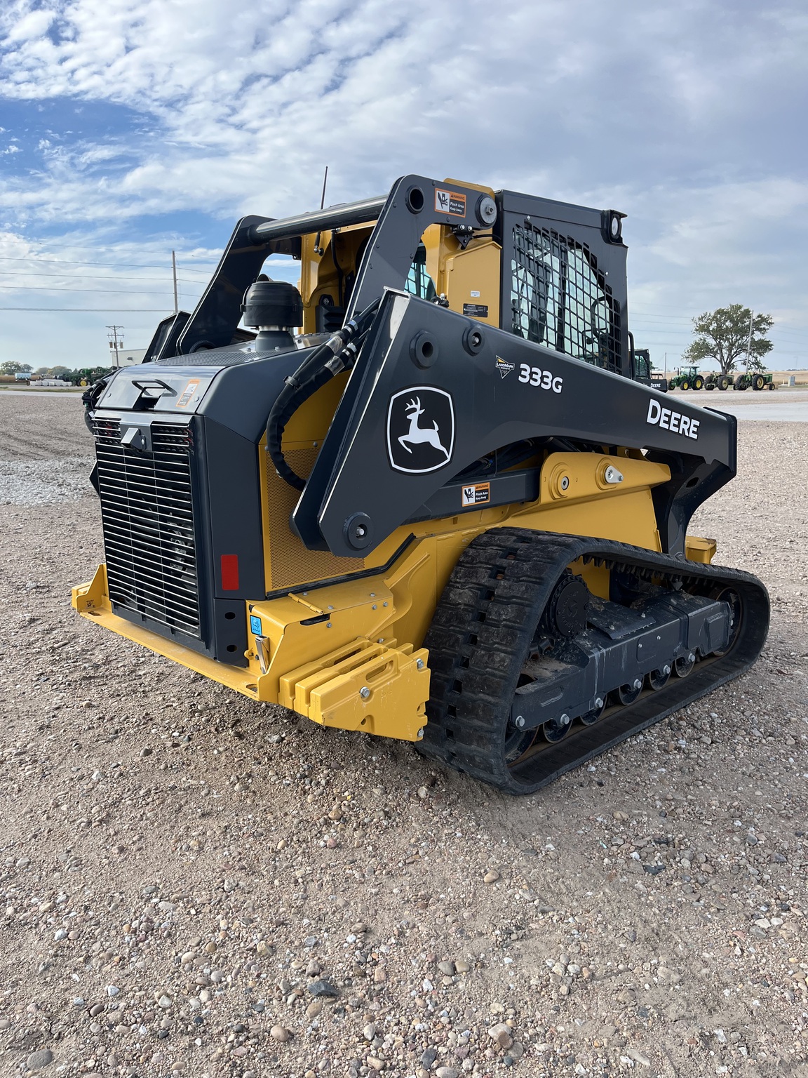 2023 John Deere 333G Image 7