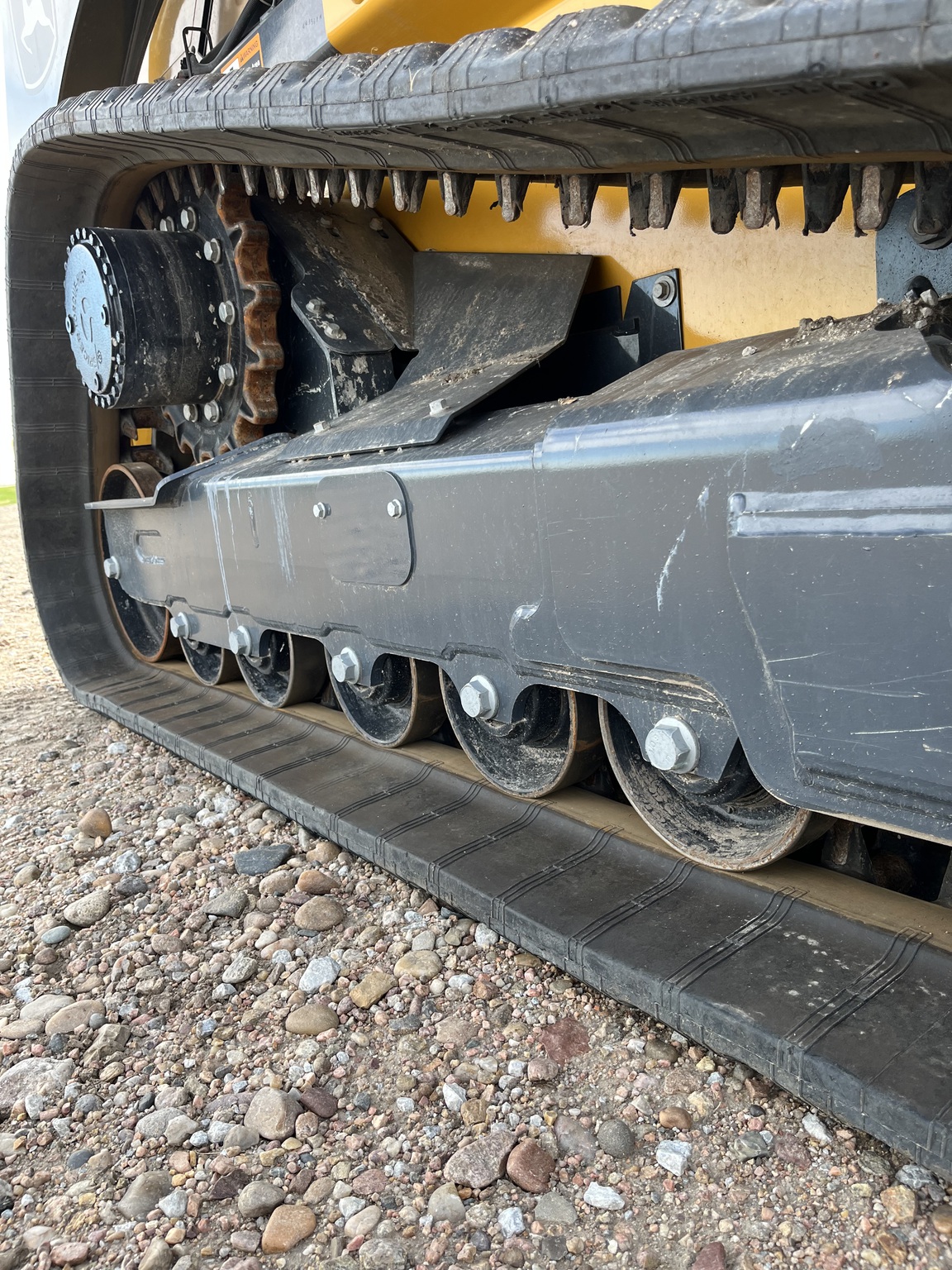 2023 John Deere 333G Image 10