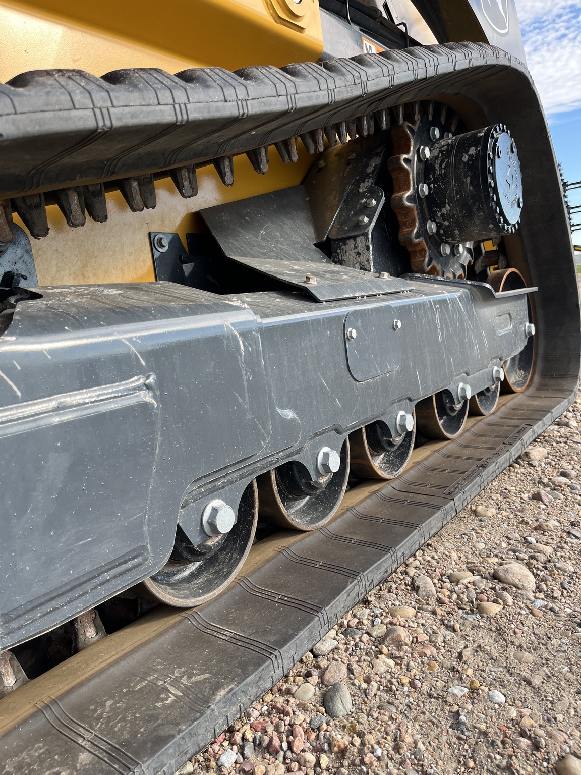 2023 John Deere 333G Image 12