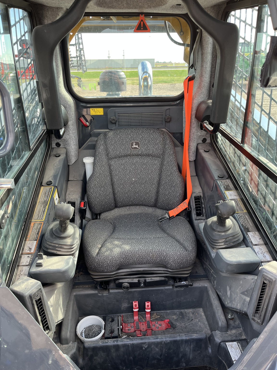 2023 John Deere 333G Image 14