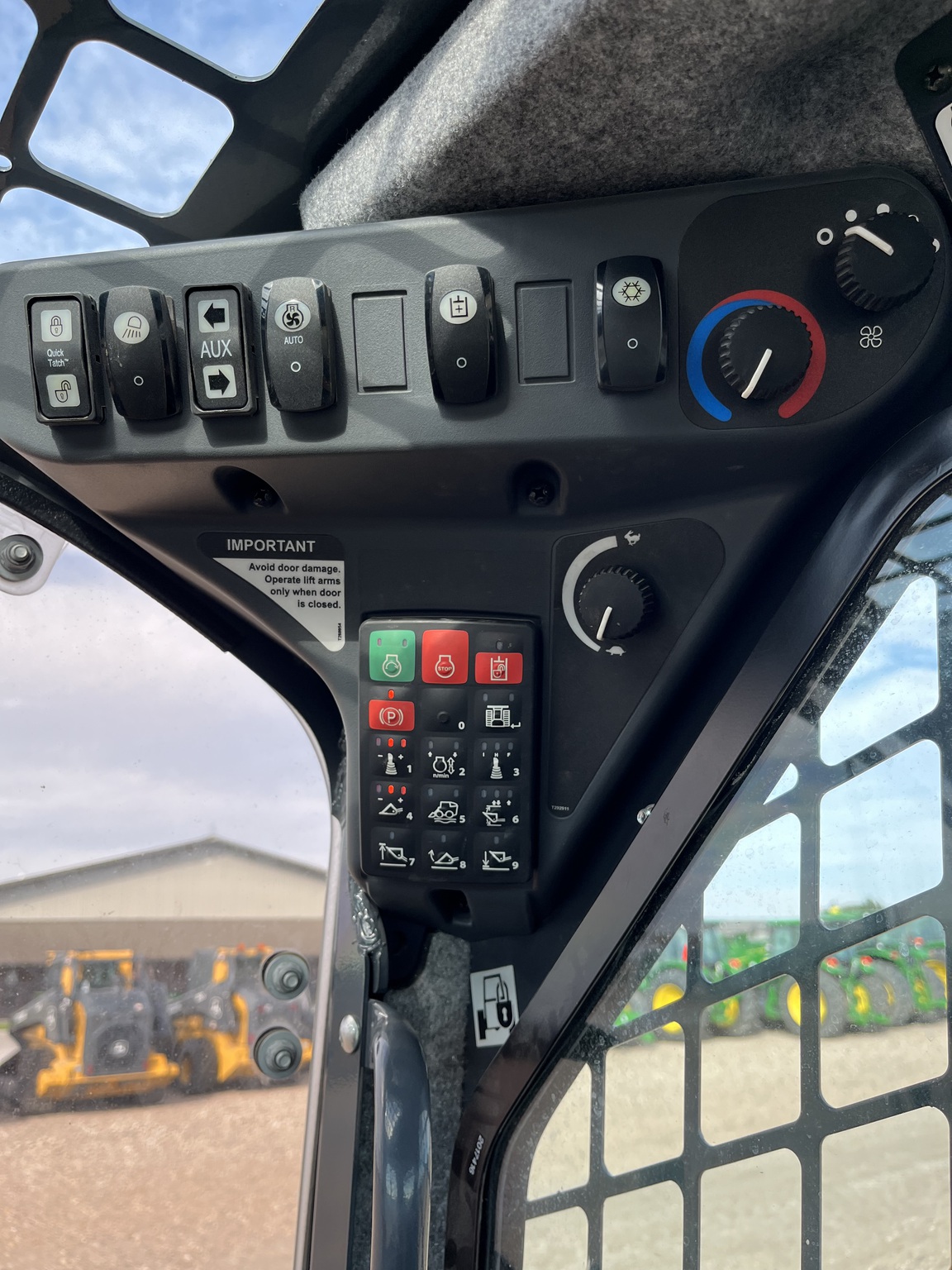 2023 John Deere 333G Image 15