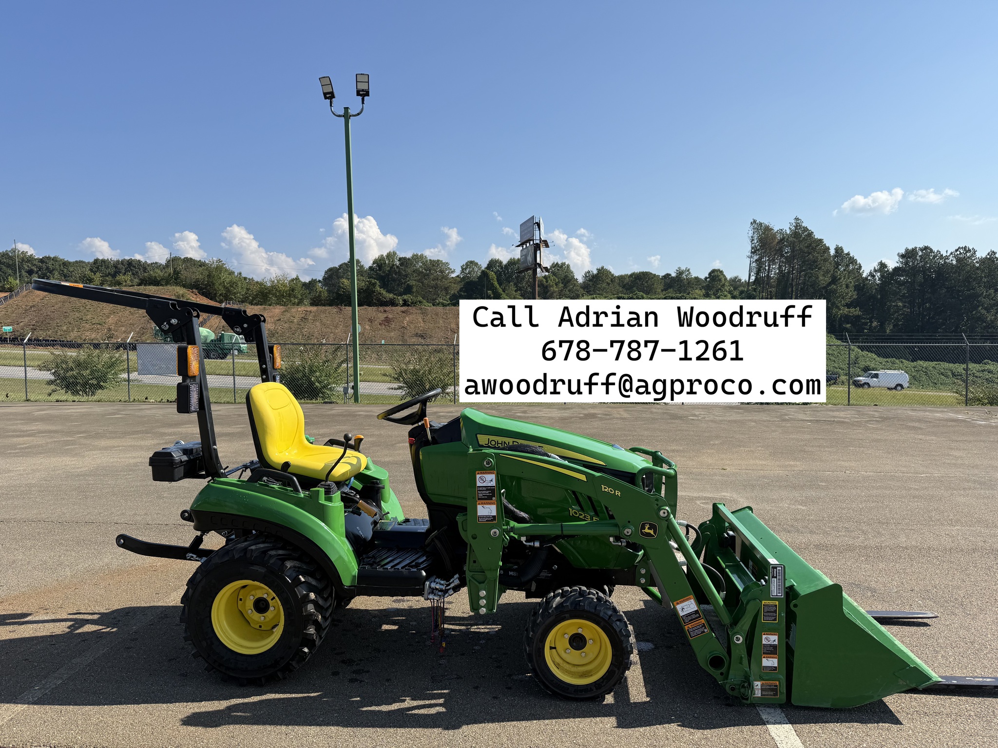 2024 John Deere 1023E Image 2