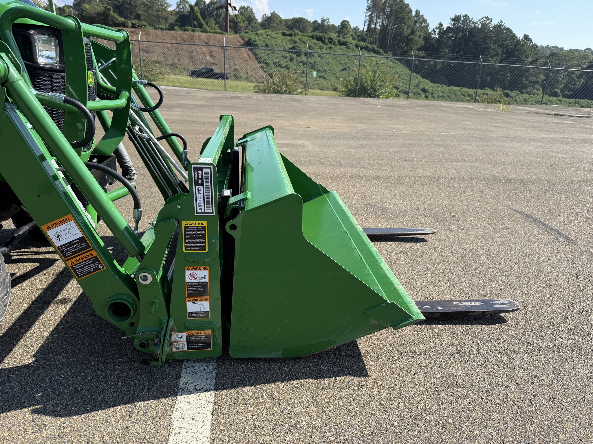 2024 John Deere 1023E Image 4
