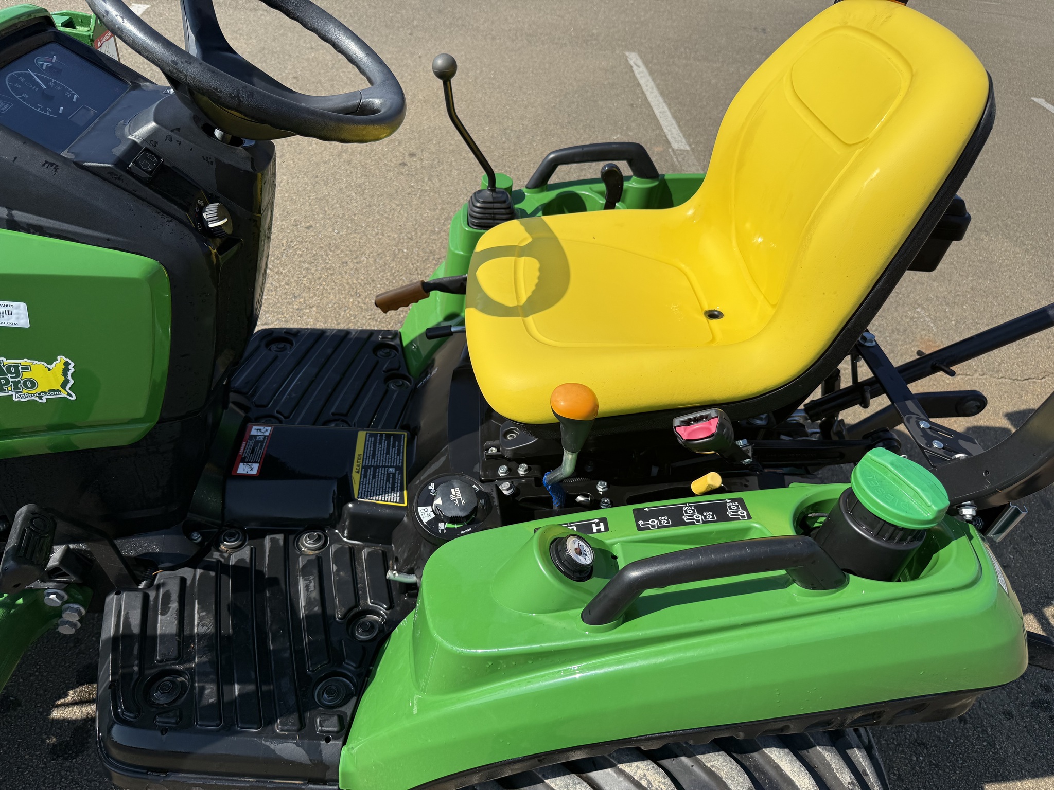 2024 John Deere 1023E Image 9