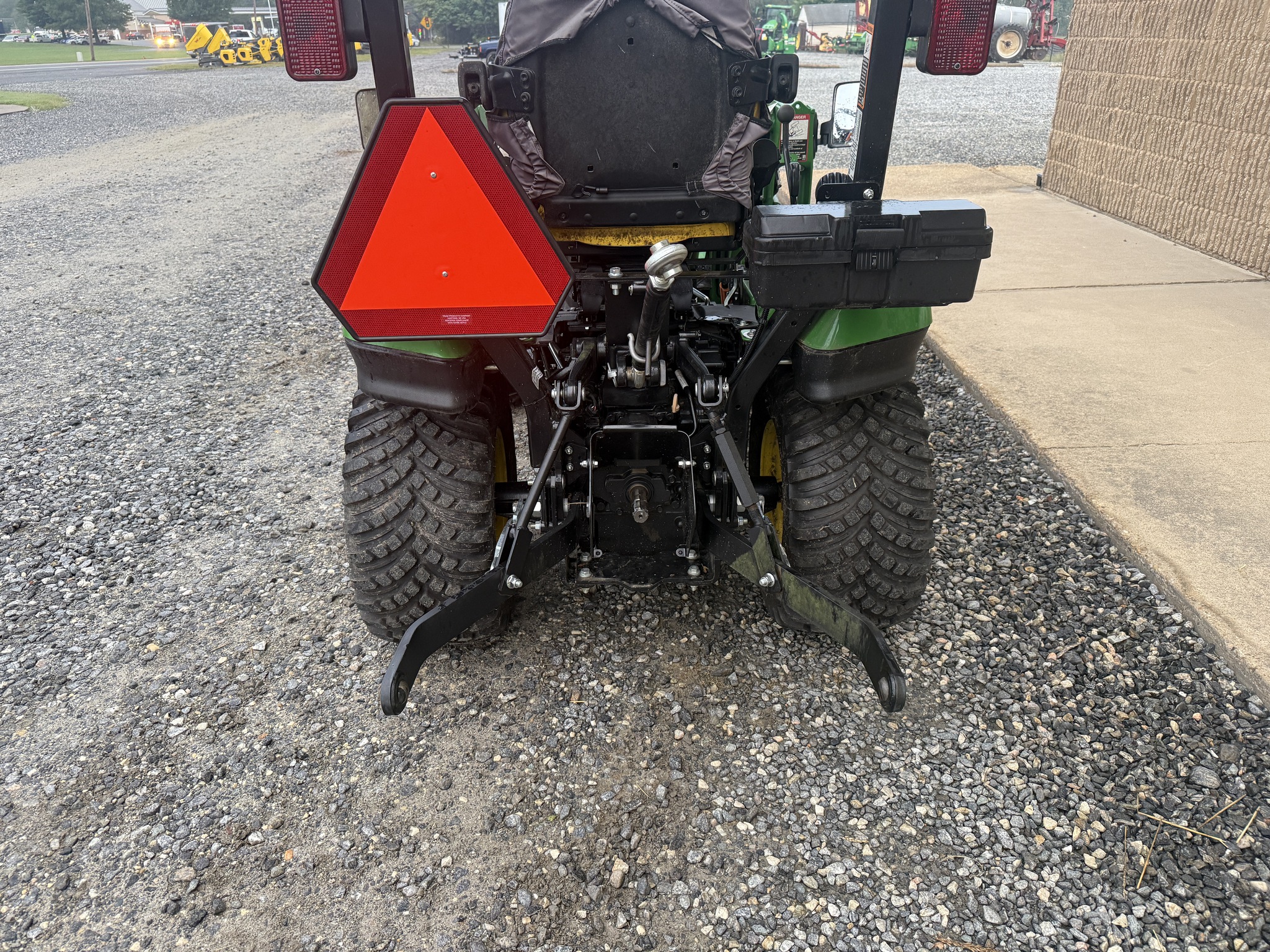 2023 John Deere 1025R Image 6