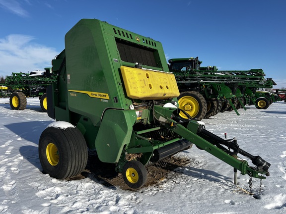  John Deere 561R