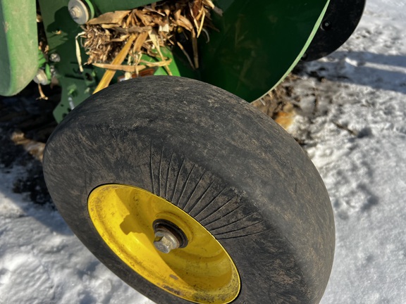 2024 John Deere 561R - Photo11