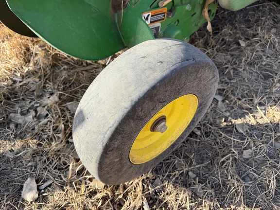 2024 John Deere 561R - Photo10