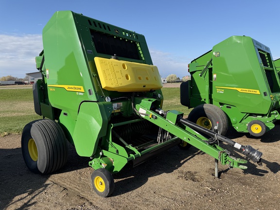  John Deere 561R