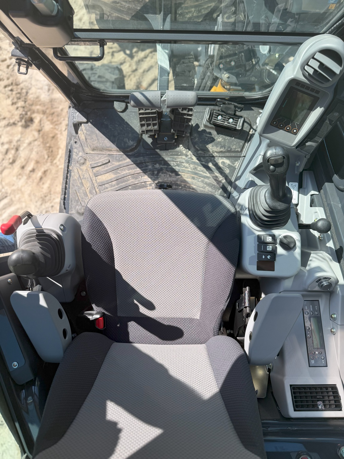 2025 John Deere 35 P Image 13
