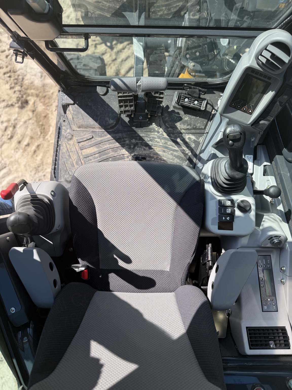 2025 John Deere 35 P Image 12