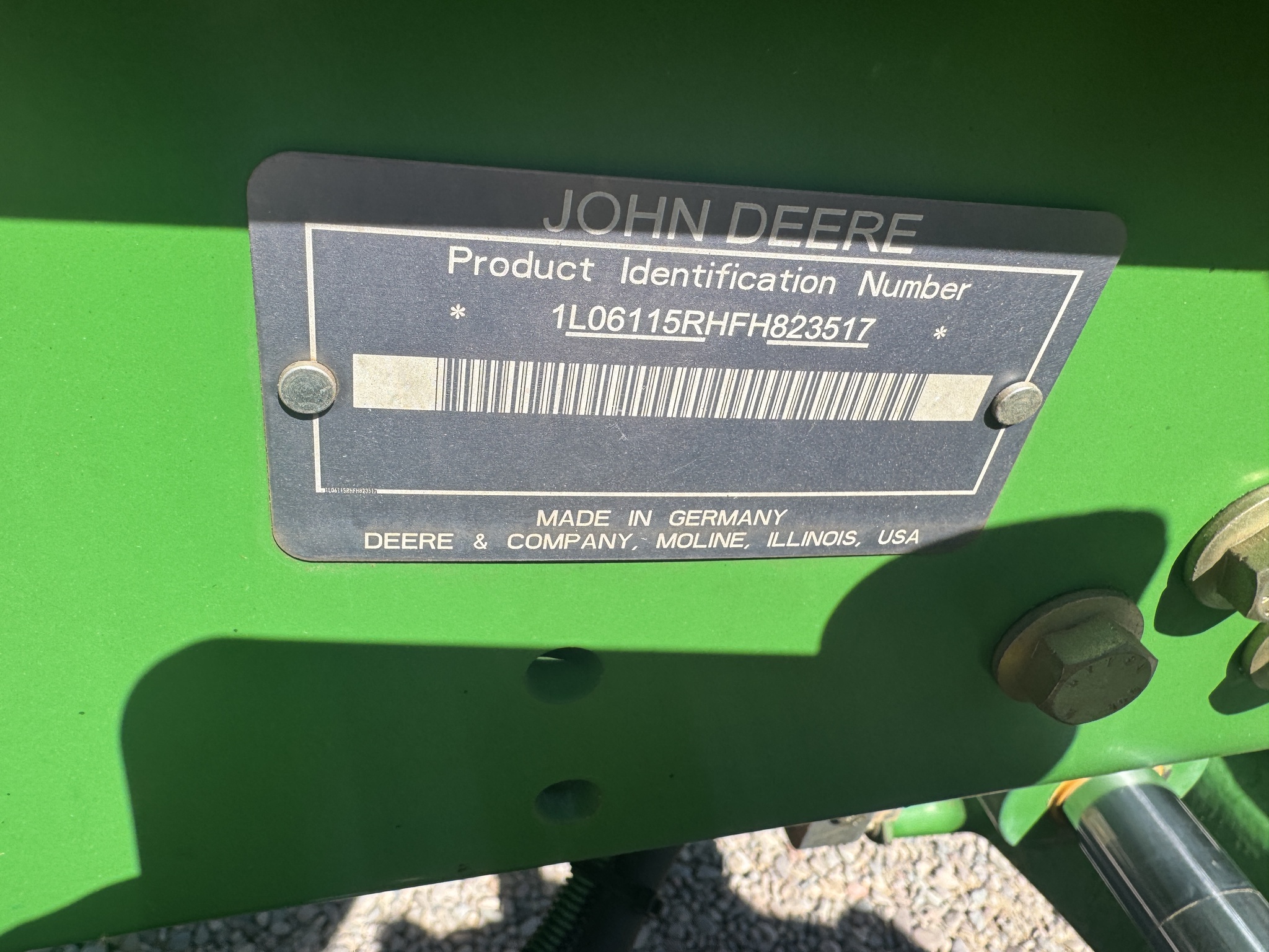 2015 John Deere 6115R Image 21