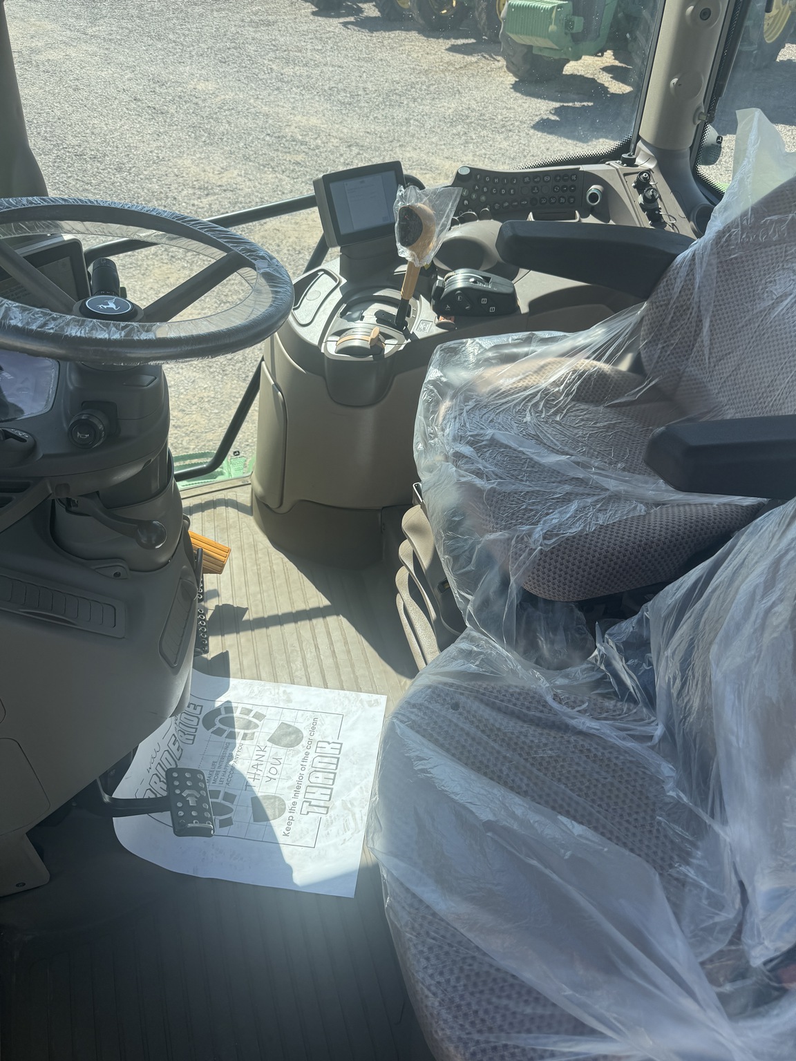 2015 John Deere 6115R Image 10