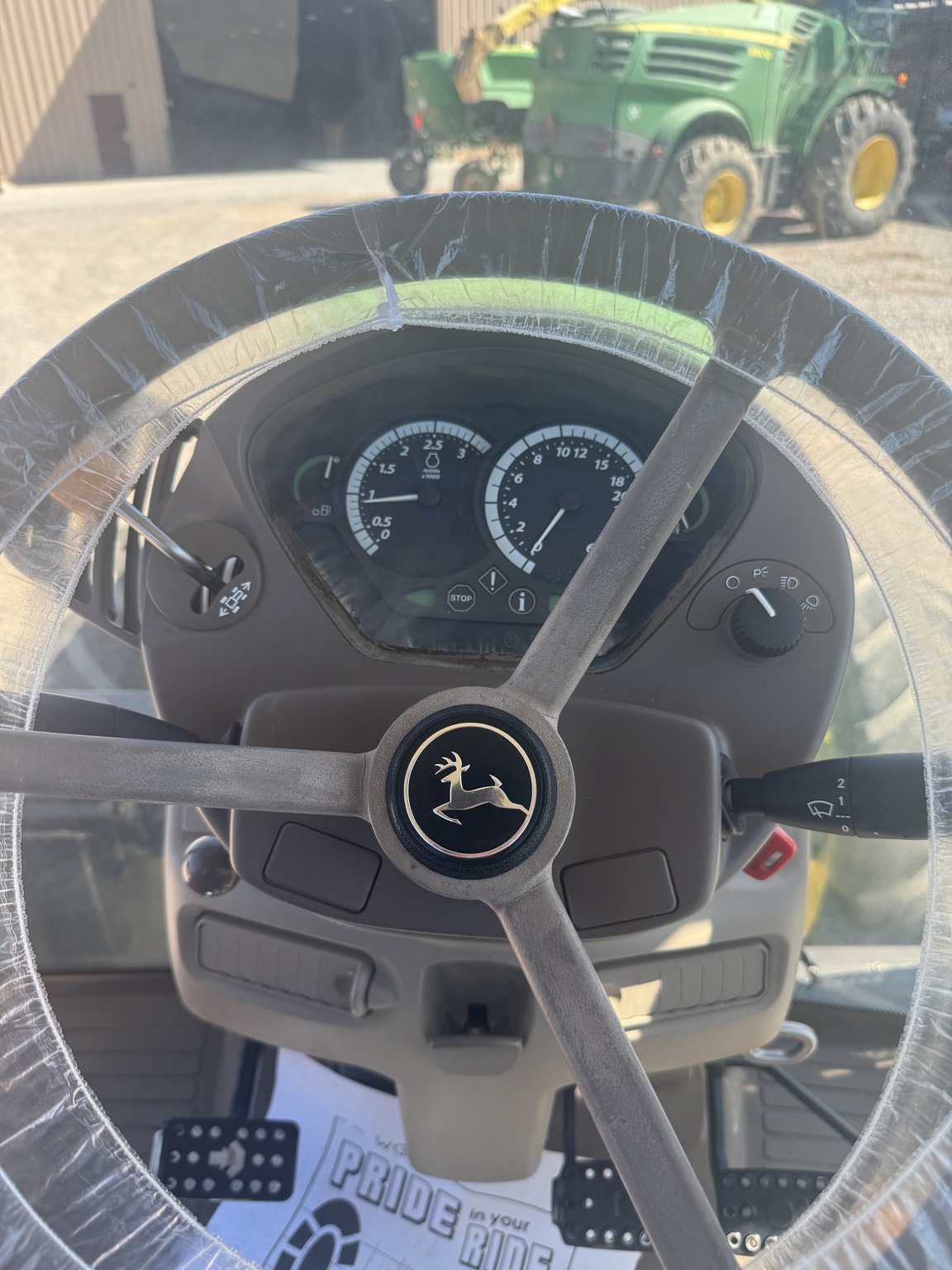 2015 John Deere 6115R Image 14