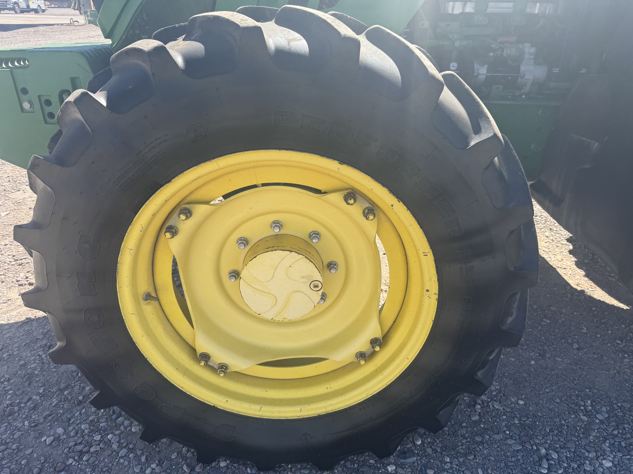2015 John Deere 6115R Image 15