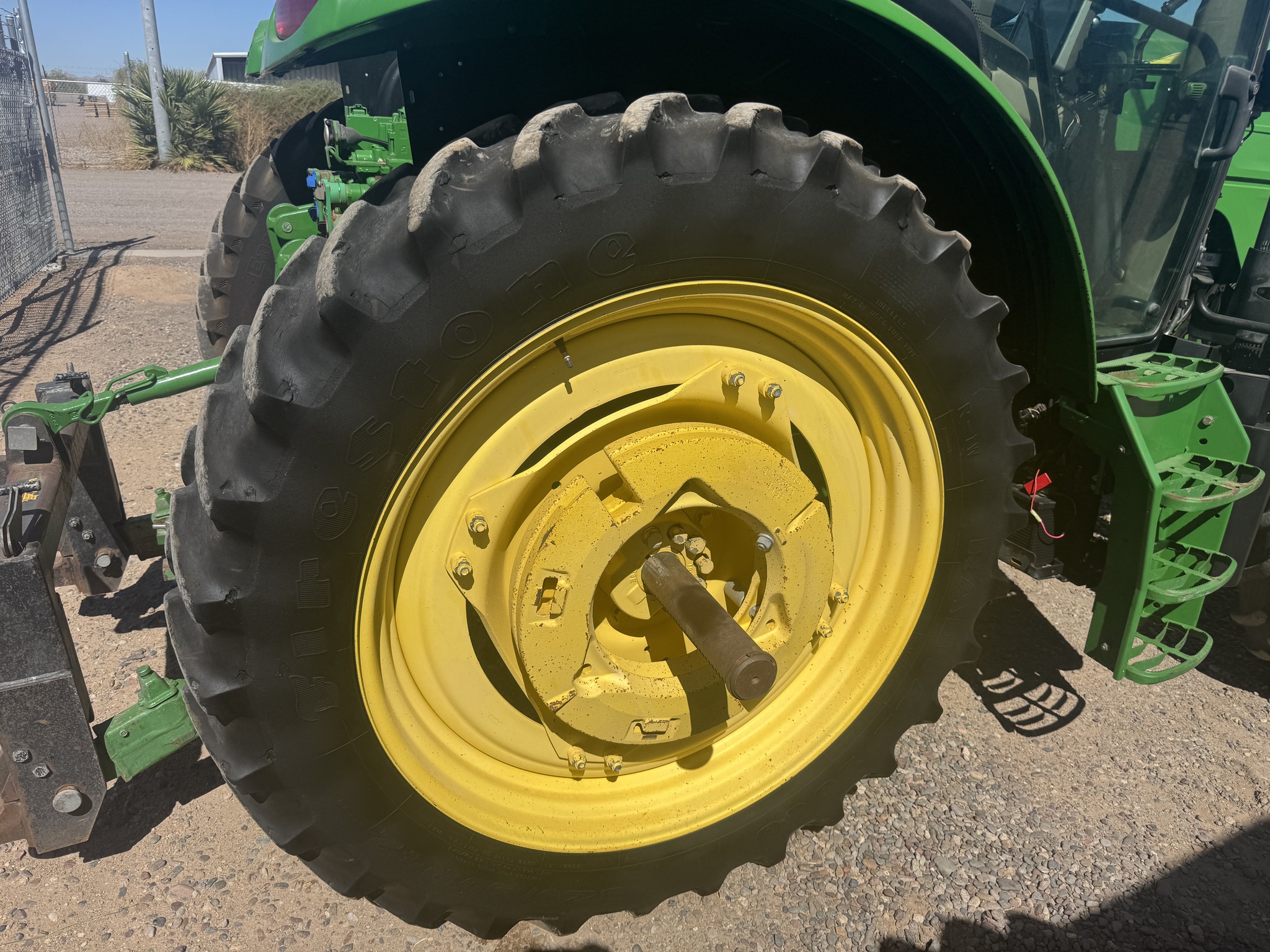 2015 John Deere 6115R Image 17