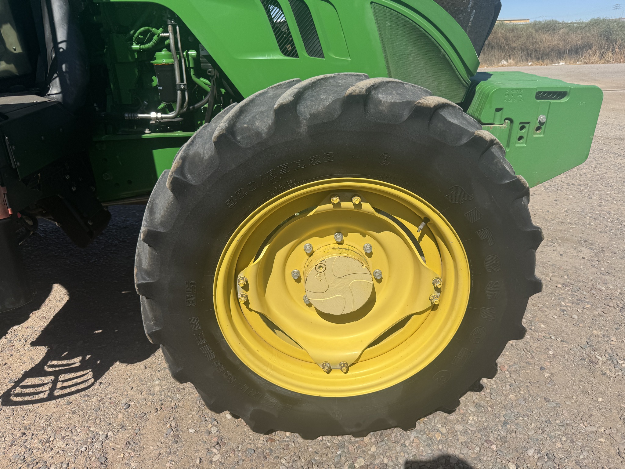 2015 John Deere 6115R Image 18