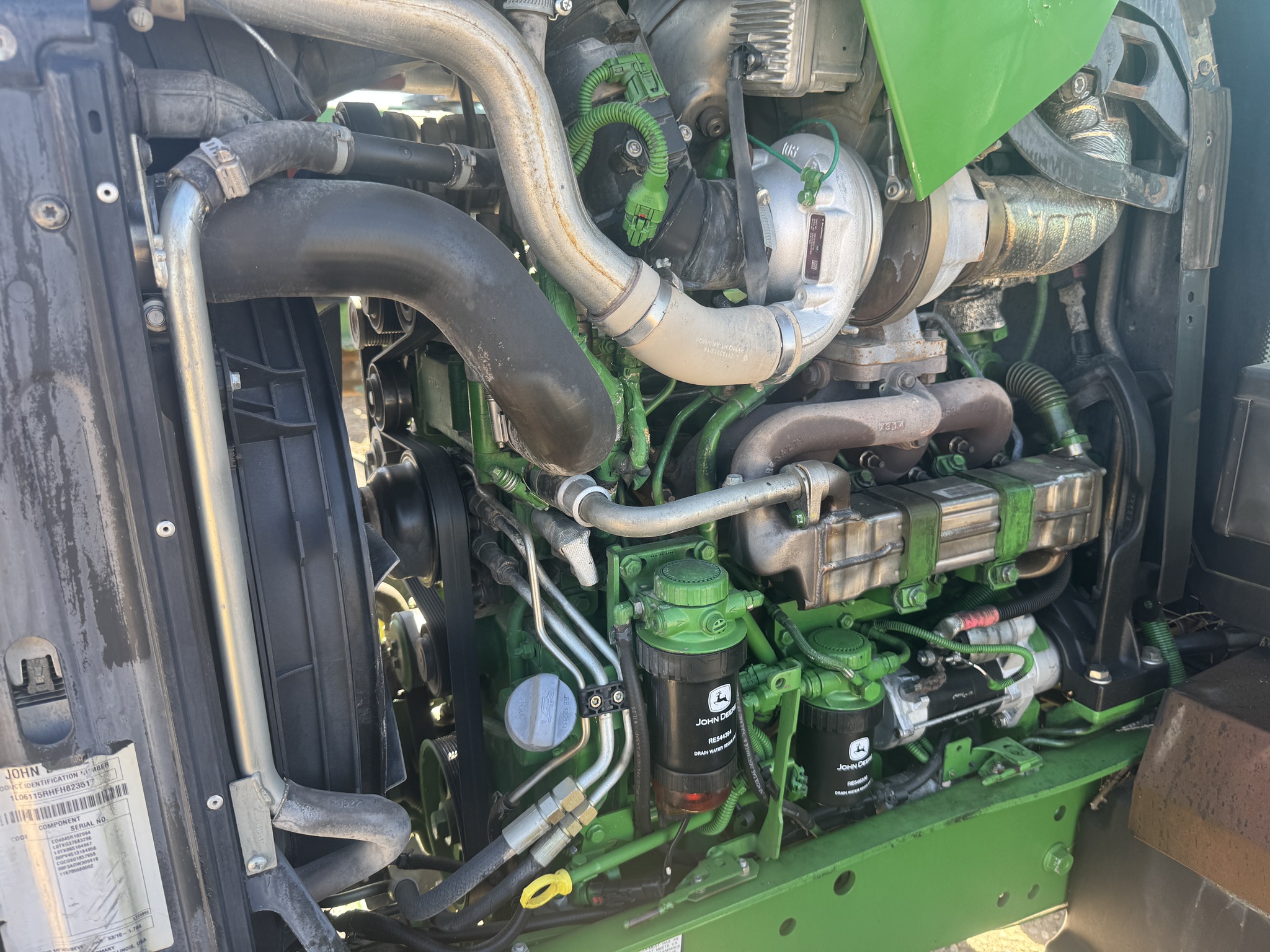 2015 John Deere 6115R Image 19