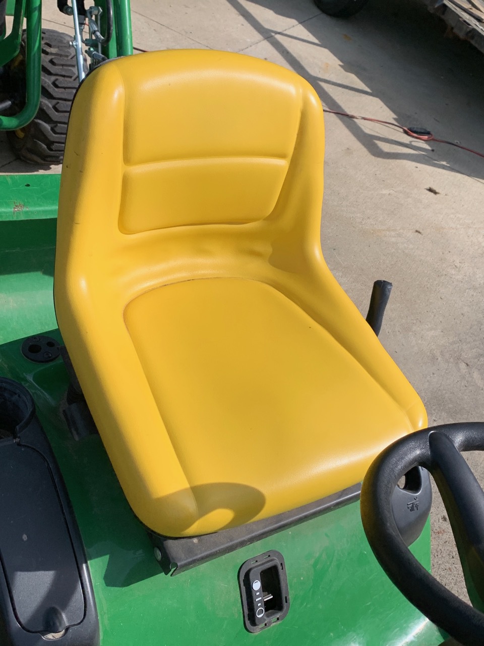 2014 John Deere D125 Image 3
