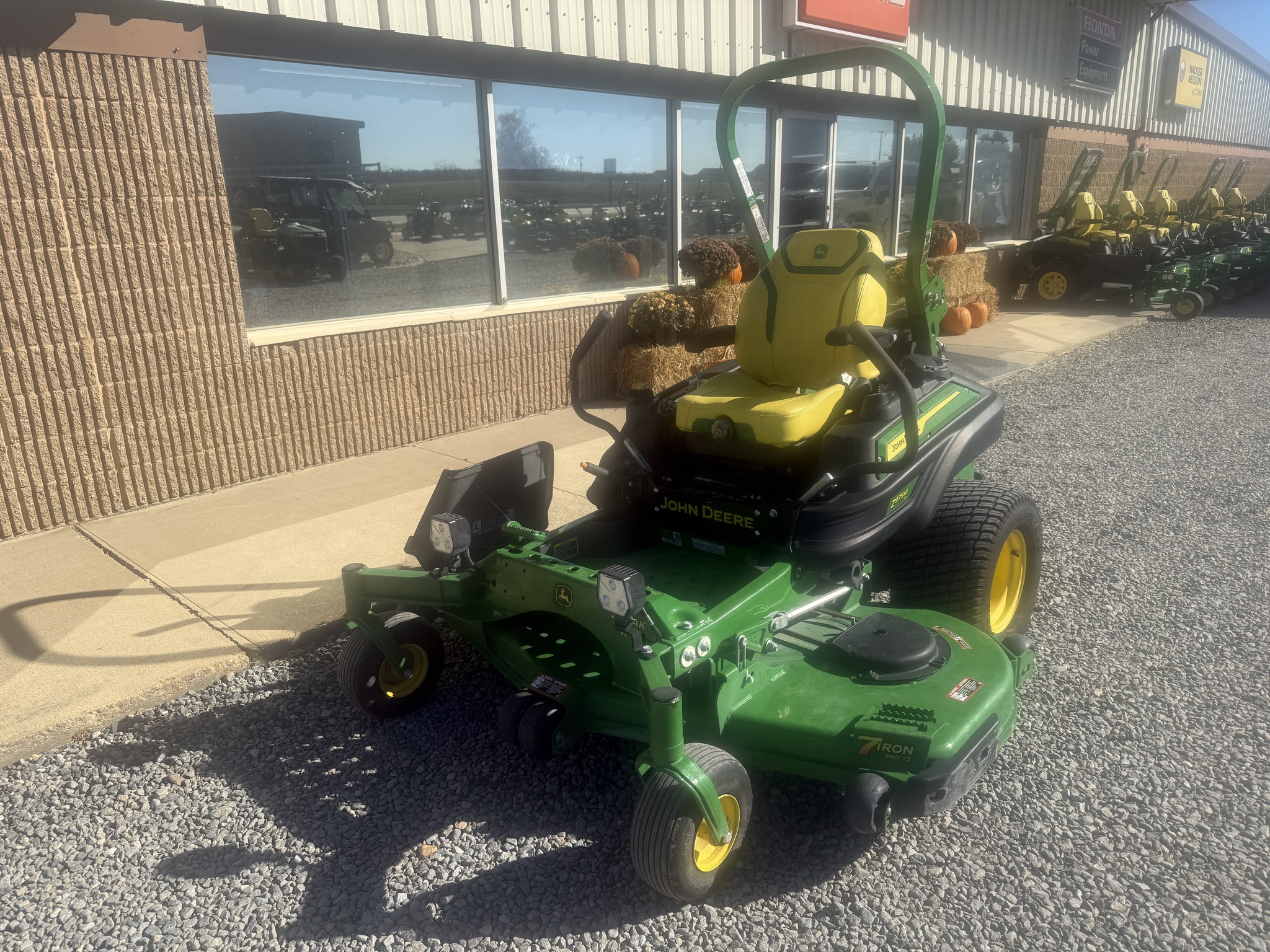 2025 John Deere Z975M Image 3
