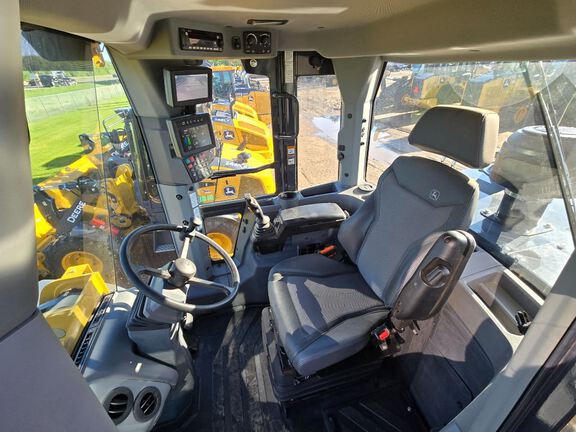 2023 John Deere 644P