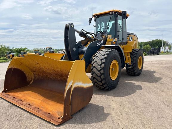 Photo of a 2023 John Deere 644P