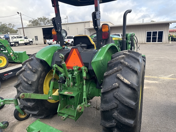2015 John Deere 5065E Photo 3