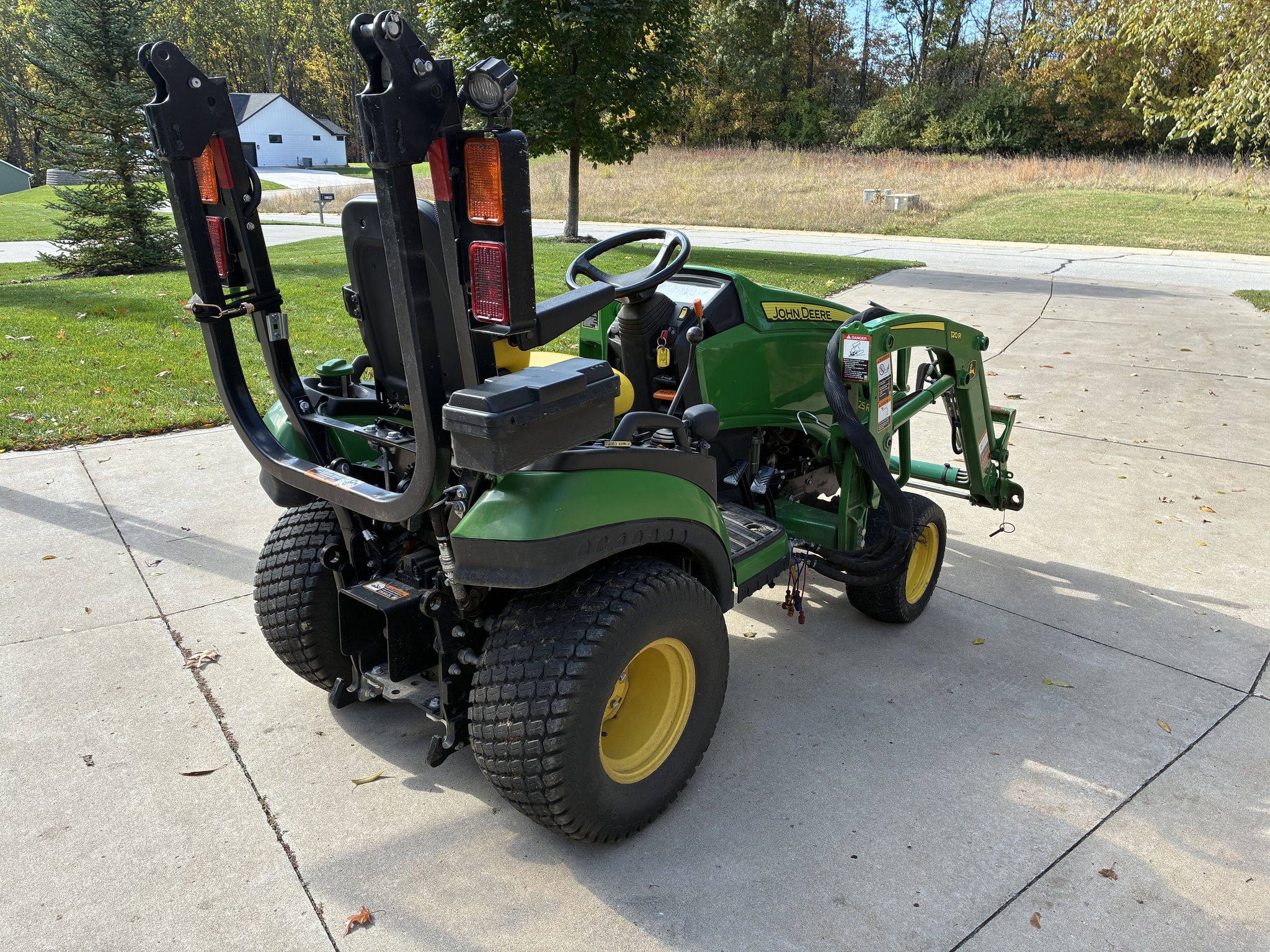 2018 John Deere 1025R Image 3