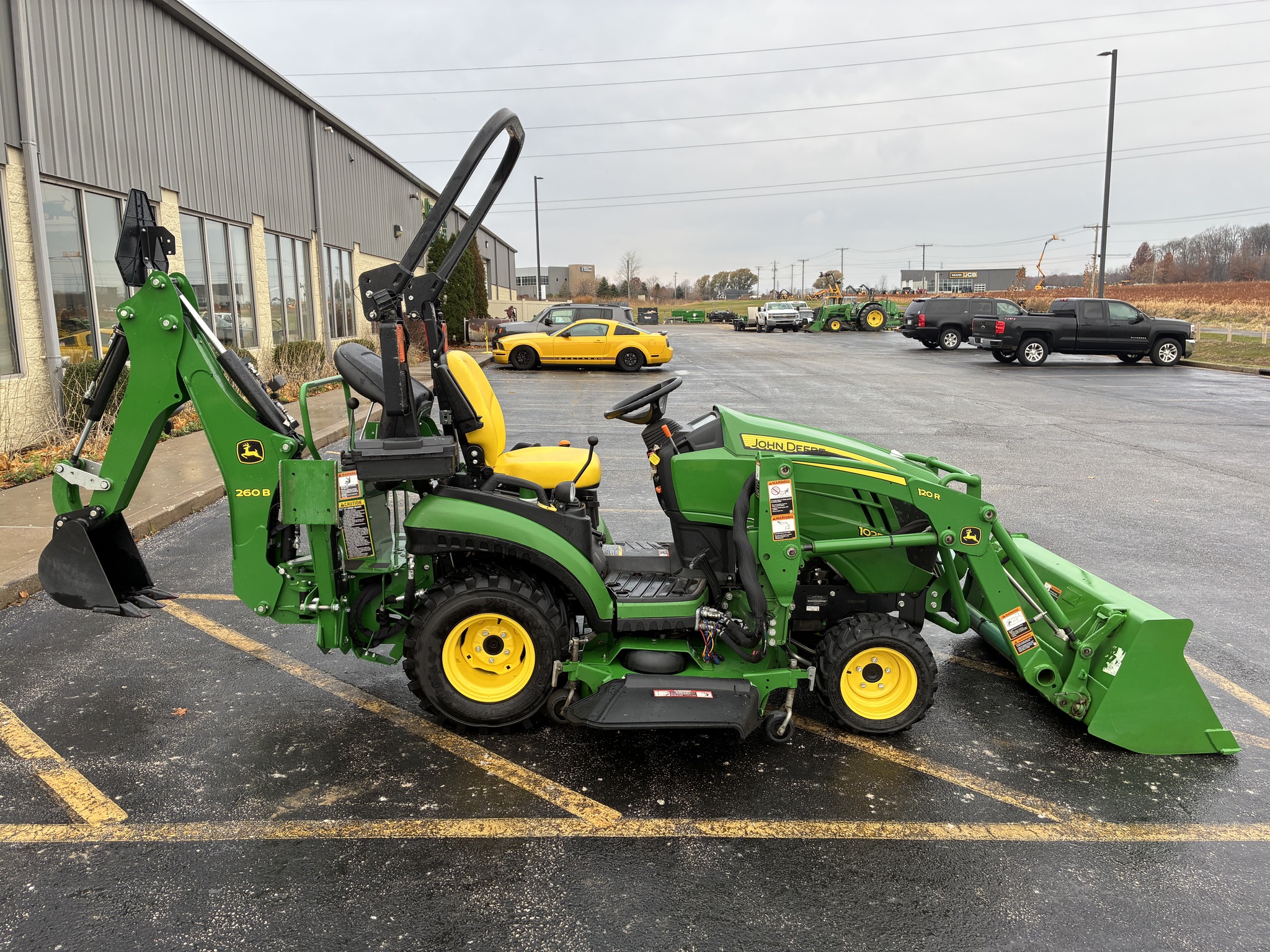 2018 John Deere 1025R Image 2
